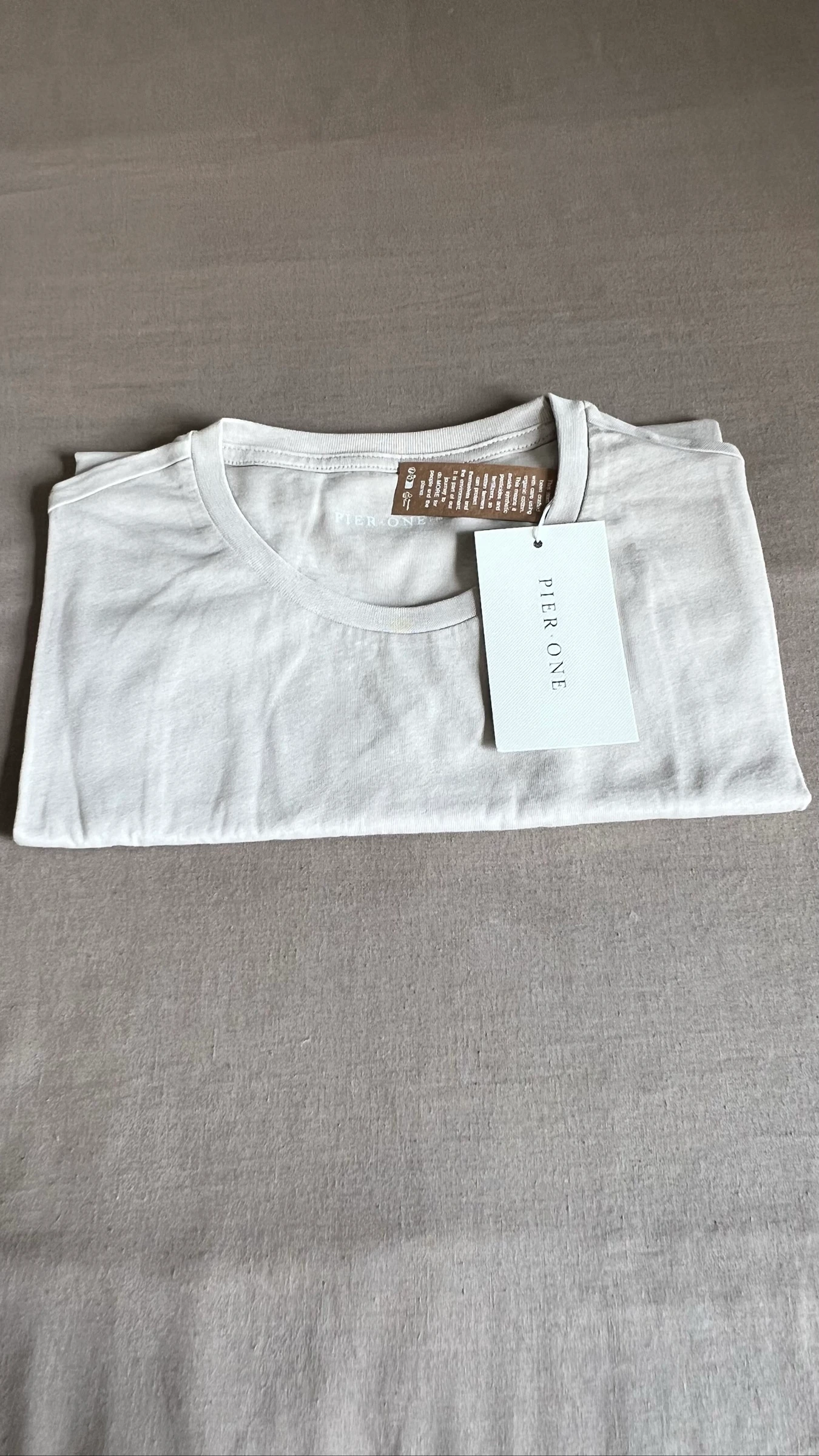 Camiseta Beige para Hombre Limpia y Versátil – photo 2